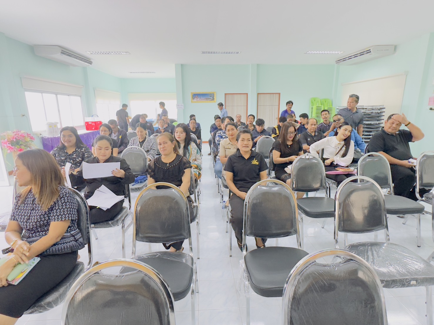 วันนี้ เวลา 13.30 น. นายทวีศักดิ์ หนูคง นายกเทศมนตรีตำบลบางสวรรค์ พร้อมคณะผู้บริหารและพนักงานเทศบาล ร่วมประชุมประจำเดือนพฤศจิกายน 2568
