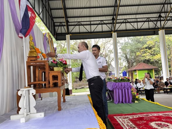 วันที่11 ธันวาคม 2568 นายทวีศักดิ์ หนูคง นายกเทศมนตรีตำบลบางสวรรค์ เป็นประธานในพิธีเปิดโครงการส่งเสริมคุณภาพชีวิตผู้สูงอายุ ประจำปีงบประมาณ 2569 พร้อมผู้บริหาร สมาชิกสภา เจ้าหน้าที่เทศบาล สภ.บางสวรรค์ รพ.สต บางสวรรค์ ชมรมผู้สูงอายุ และประชาชนทั่วไป เข้าร่วมโครงการในวันนี้ด้วย ได้รับเกียรติจาก คุณ ไพโรจน์ คล้ายทองคำ สมาชิกสภาองค์การบริหารส่วนจังหวัด และ คุณ ฌาณิกา เมืองนอน เลขาน้ำหวาน ให้เกียรติเข้าร่วมโครงการในวันนี้ด้วยคะ