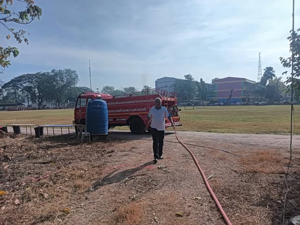 เทศบาลตำบลบางสวรรค์ รุดดูแลความสะอาดสถานศึกษา พร้อมหนุนกิจกรรมค่ายลูกเสือ เพื่อรอยยิ้มและความปลอดภัยของเยาวชน 🚛💦